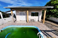 Casa com 4 Dormitórios, Anexo e Piscina no Centro de Cidreira/RS