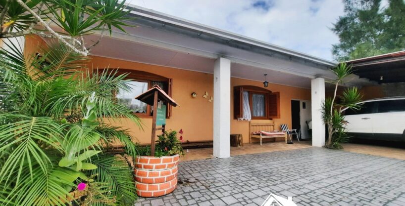 Casa com Anexo e Espaço Gourmet com Churrasqueira no bairro Nazaré Centro em Cidreira/RS