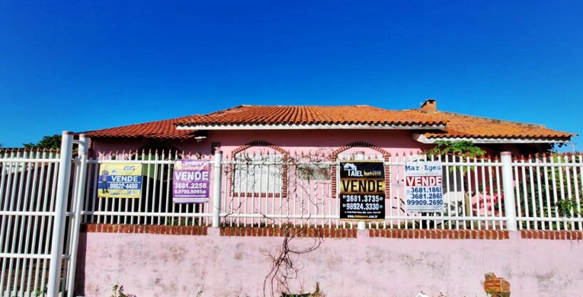 Casa com Anexo constituída por 7 Dormitórios no Centro de Cidreira/RS