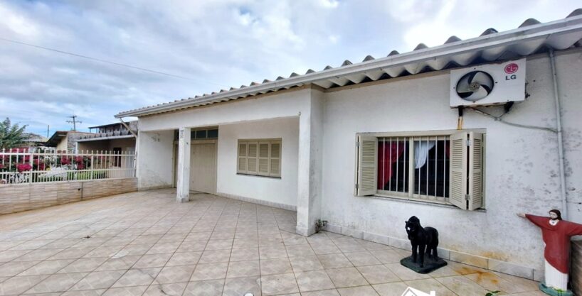 Casa de Laje com 3 Dormitórios e Suíte no Centro da Praia de Cidreira/RS