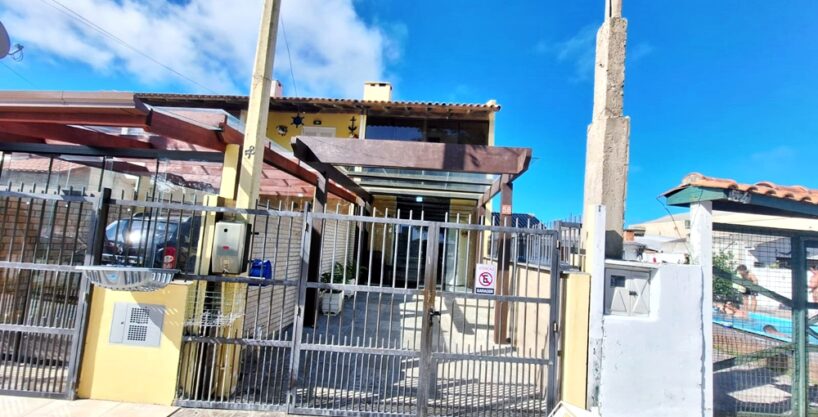 Charmoso Sobrado Apenas 1 Quadra do Mar na Praia em Cidreira/RS