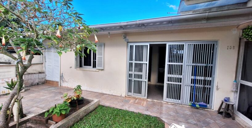 Encantadora Residência com 4 Dormitórios e Suíte no Centro da Praia de Cidreira/RS
