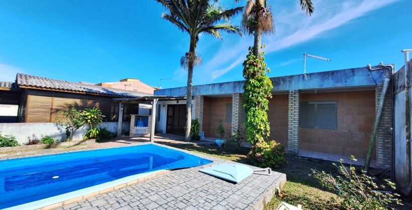 Casa com 4 Dormitórios, Suíte, Espaço Gourmet com Churrasqueira e Piscina na Praia de Cidreira/RS