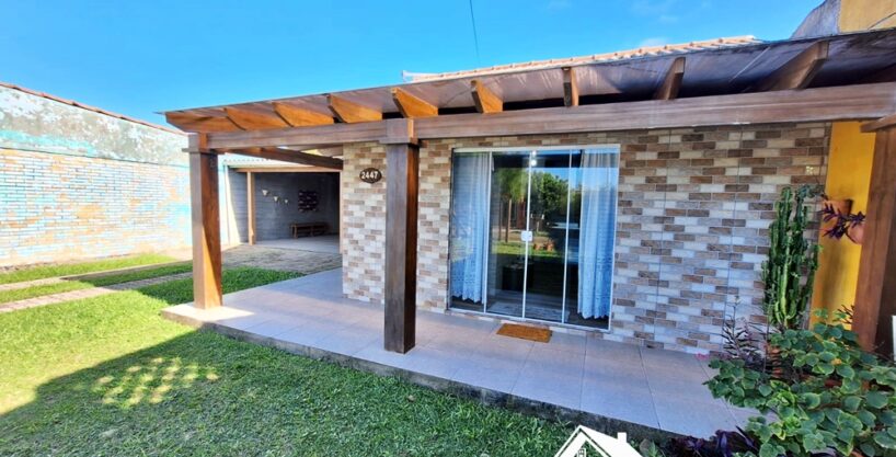 Belíssima Residência com Anexo no Centro da Praia de Cidreira/RS