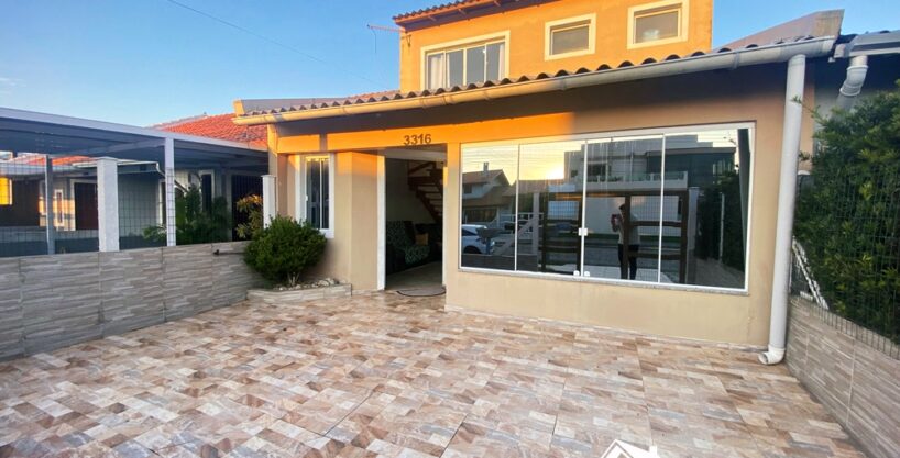 Belíssimo Sobrado Apenas 2 Quadras do Mar na Praia em Cidreira/RS