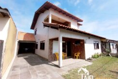 Belíssima Residência com 4 Dormitórios e Suíte no Centro da Praia de Cidreira/RS