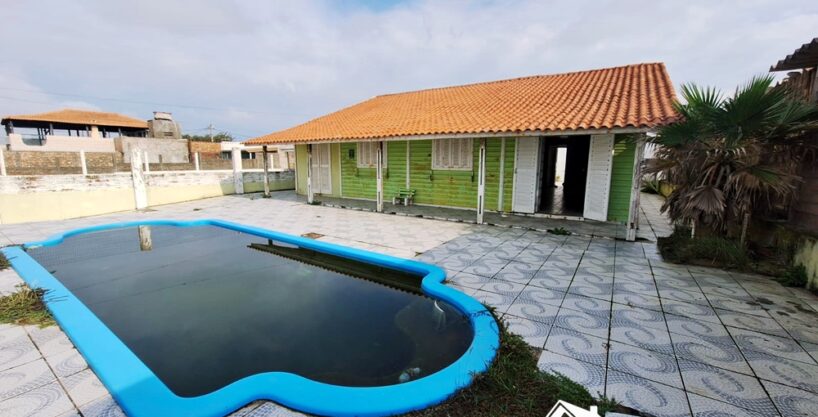 Casa Mista com 4 Dormitórios, 2 suítes e Piscina no Calçadão Kanitã em Cidreira/RS