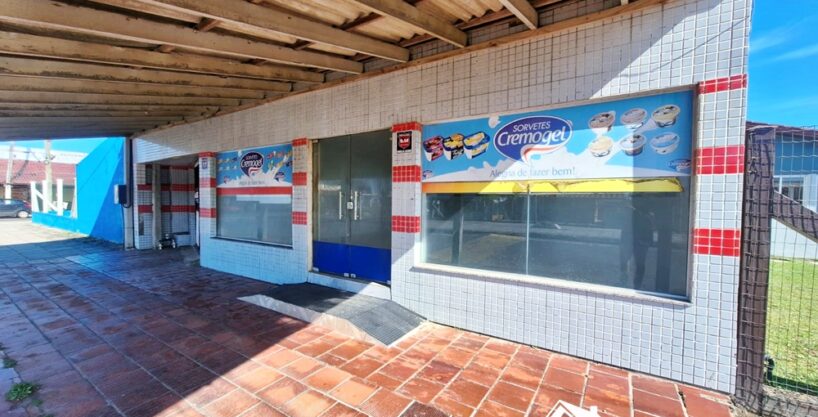 Casa com 3 Dormitórios e Ponto Comercial na Avenida Mostardeiros em Cidreira/RS