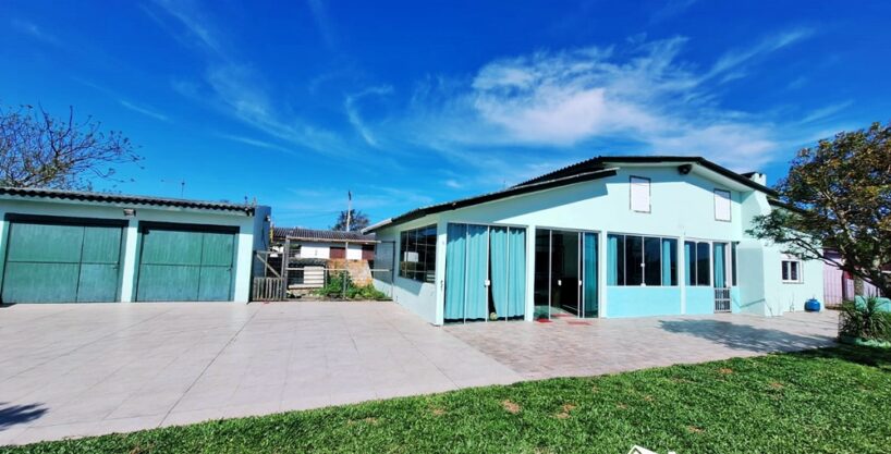 Excelente Casa com 3 Dormitórios, 1 Suíte, Pátio amplo na Praia de Cidreira/RS 