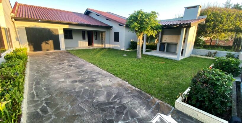 Casa Ampla – Apta ao Financiamento Bancário – com Quiosque Gourmet na Praia de Cidreira/RS