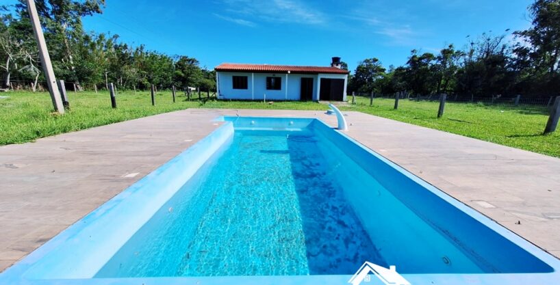 Belíssima Residência com Piscina na Zona Rural de Cidreira/RS