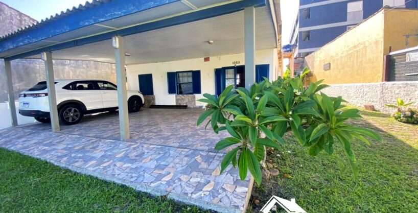 Casa com 3 Dormitórios e Pátio Amplo no Bairro Nazaré em Cidreira/RS