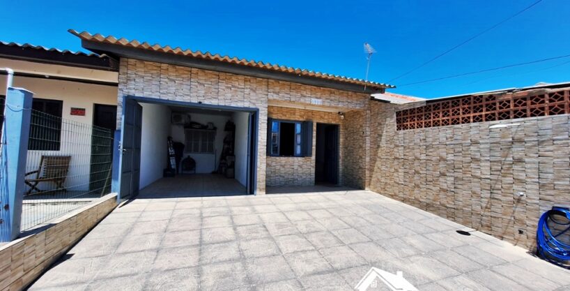 Casa Geminada Ampla com 3 Dormitórios em Salinas – Praia de Cidreira/RS