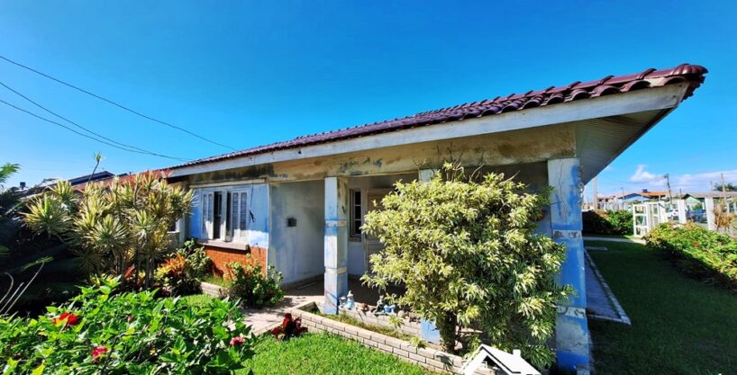 Encantadora Residência de Esquina no Centro de Cidreira/RS