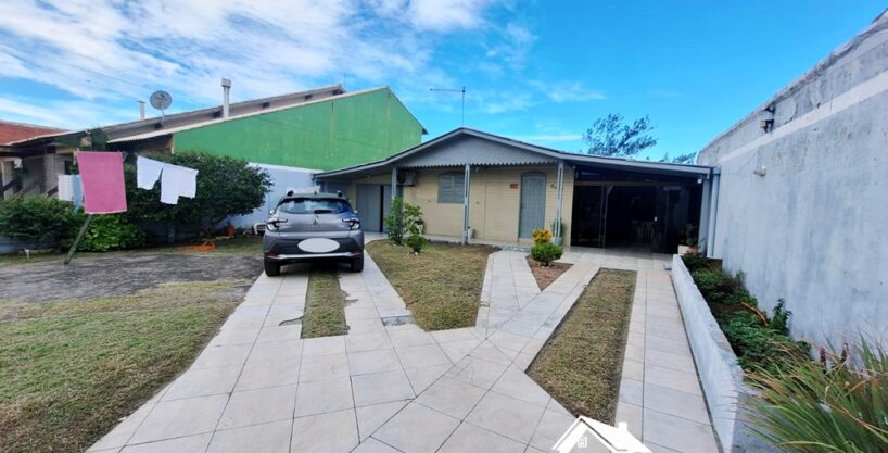 Linda Casa Mista no Bairro Salinas na Praia de Cidreira/RS 