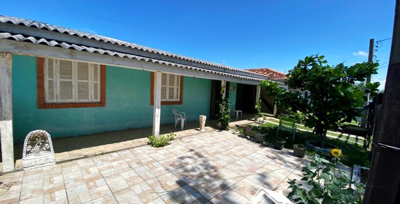 Encantadora Residência com 3 Dormitórios Apta ao Financiamento Bancário em Cidreira/RS 