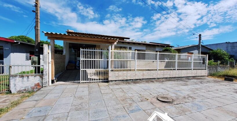 Incrível Residência com 5 Dormitórios na Avenida Central em Cidreira/RS