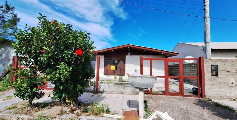 Casa com 5 Dormitórios e Anexo Aproximadamente 300m da Praia no Bairro Centro – Cidreira/RS