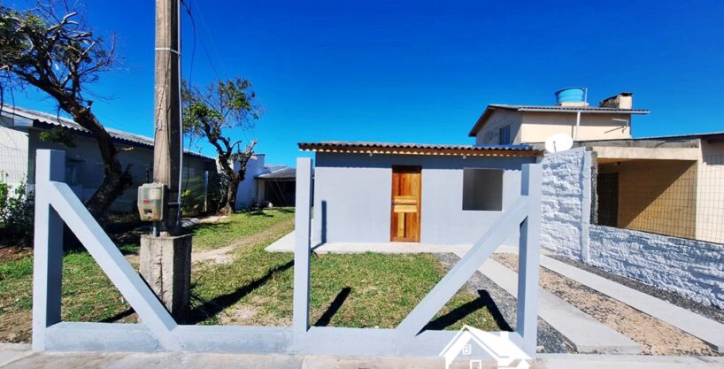 Casa com 2 Dormitórios no Centro de Cidreira/RS