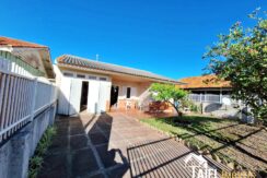 Casa de Laje com 4 Dormitórios em Rua Asfaltada a menos de 100m do Mar no Centro de Cidreira/RS