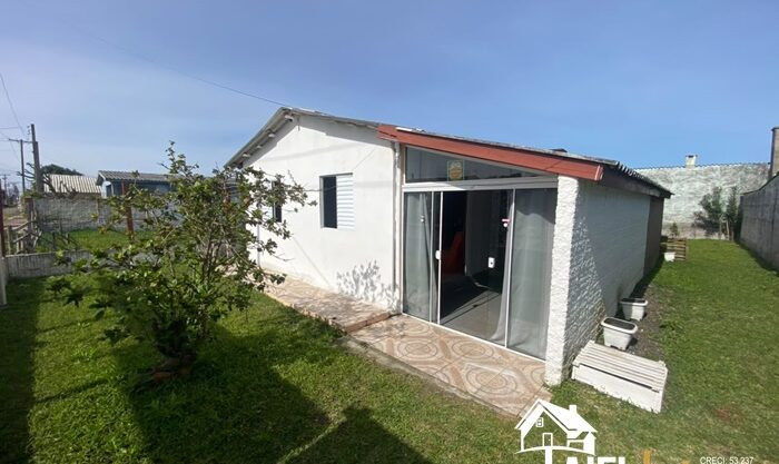 Casa com 2 Dormitórios e Pátio Amplo no Centro da Praia de Cidreira/RS