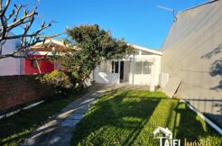 Encantadora Residência com 2 Dormitórios no bairro Nazaré de Cidreira/RS