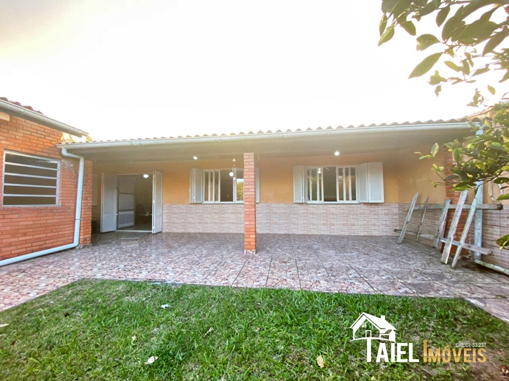Excelente Residência com 3 Dormitórios e Suíte no Bairro Centro da Praia de Cidreira/RS