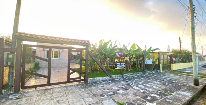 Excelente Residência com 3 Dormitórios e Suíte no Bairro Centro da Praia de Cidreira/RS