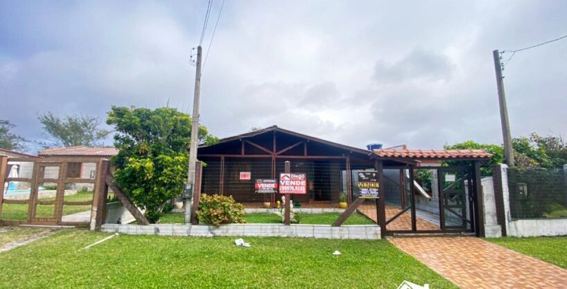 Casa Mista com Anexo no Bairro Nazaré em Cidreira/RS
