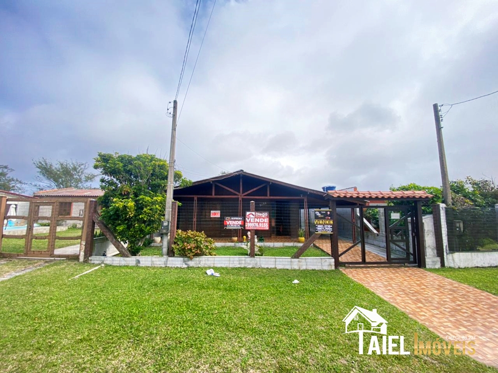 Casa Mista com Anexo no Bairro Nazaré em Cidreira/RS