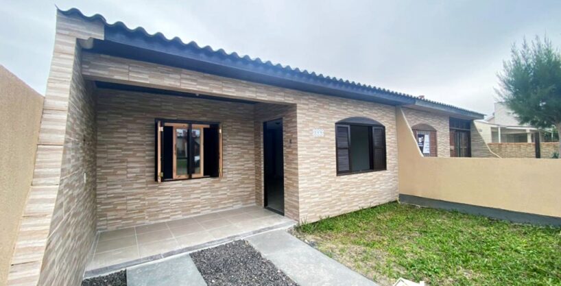 Excelente Casa Geminada Aproximadamente 300m da Praia em Cidreira/RS