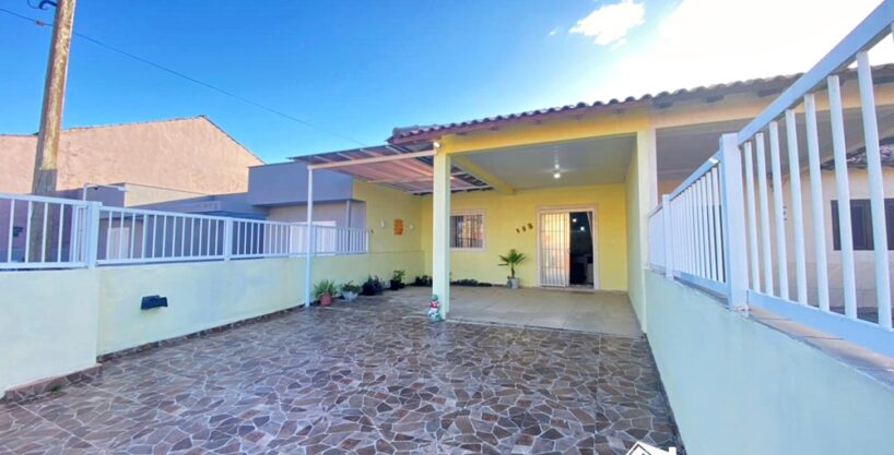 Maravilhosa Residência com Piscina Aproximadamente 150m da Praia em Cidreira/RS