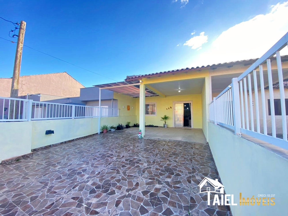 Maravilhosa Residência com Piscina Aproximadamente 150m da Praia em Cidreira/RS