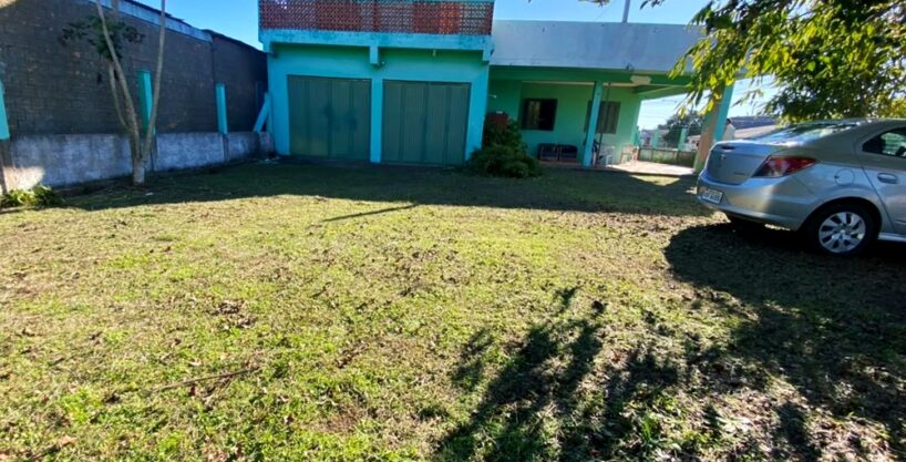 Casa de Esquina com 4 Dormitórios e 2 Suítes na Praia de Cidreira/RS