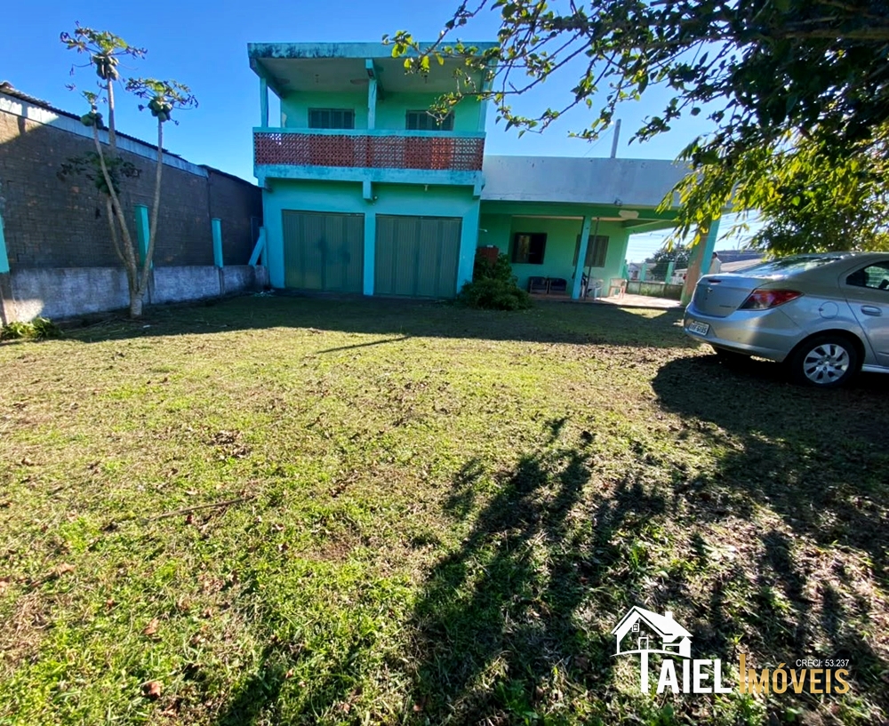 Casa de Esquina com 4 Dormitórios e 2 Suítes na Praia de Cidreira/RS