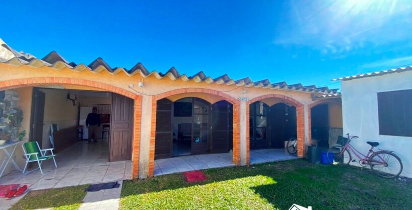 Encantadora Residência com Anexo no Centro da Praia de Cidreira/RS