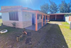 Encantadora Residência com Piscina na Praia de Quintão/RS