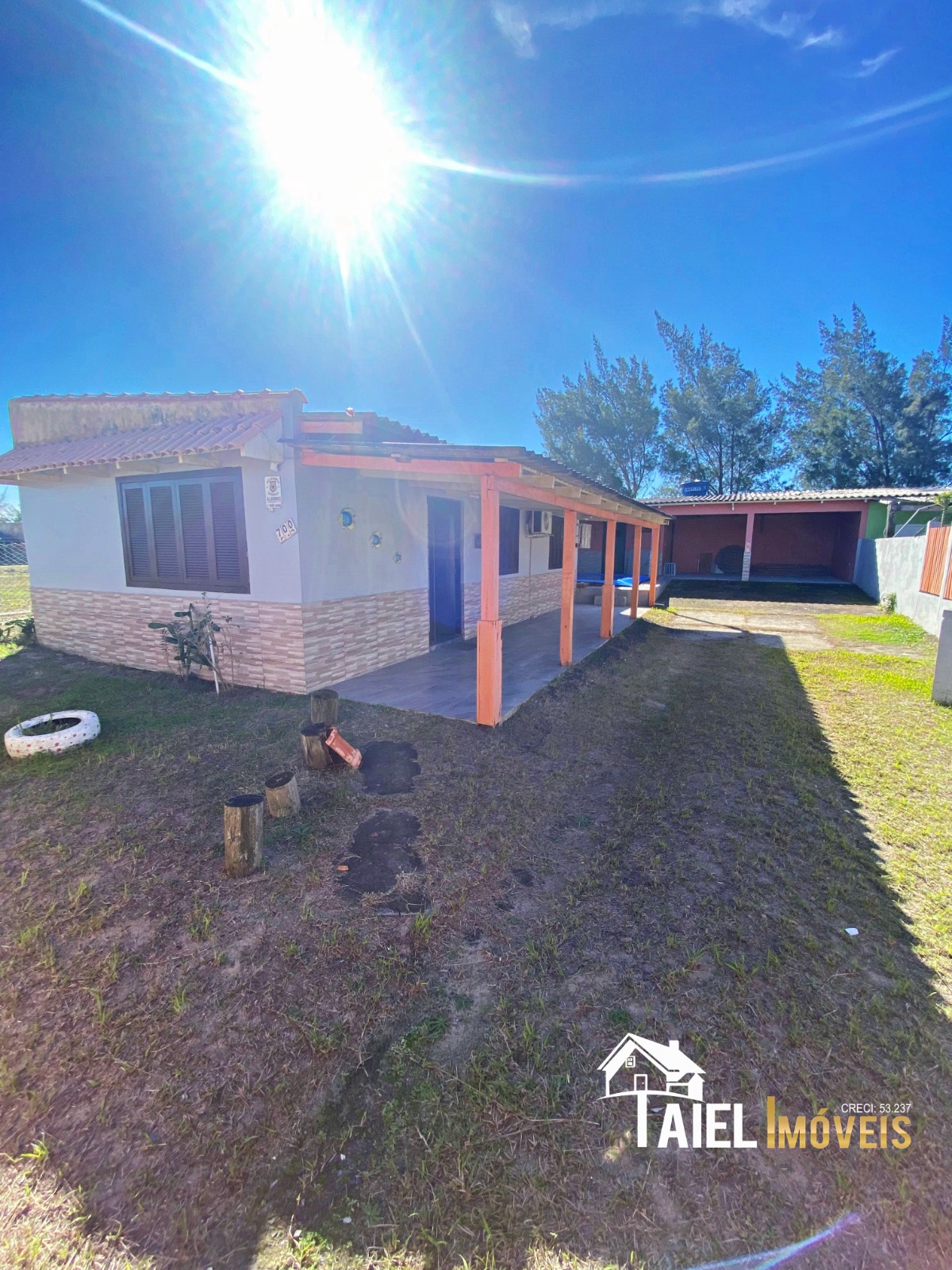 Encantadora Residência com Piscina na Praia de Quintão/RS