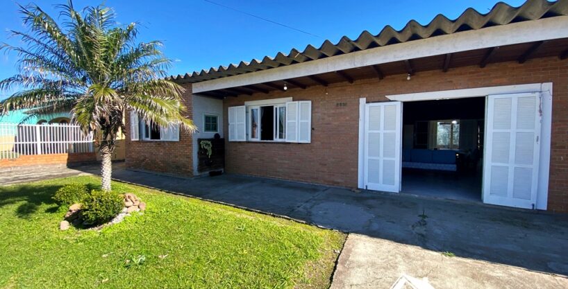 Maravilhosa Residência com 4 Dormitórios e Suíte no Centro da Praia de Cidreira/RS