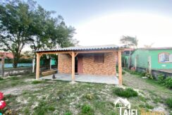 Casa com 2 Dormitórios no Bairro Nazaré a Aproximadamente 50m da Praia em Cidreira/RS