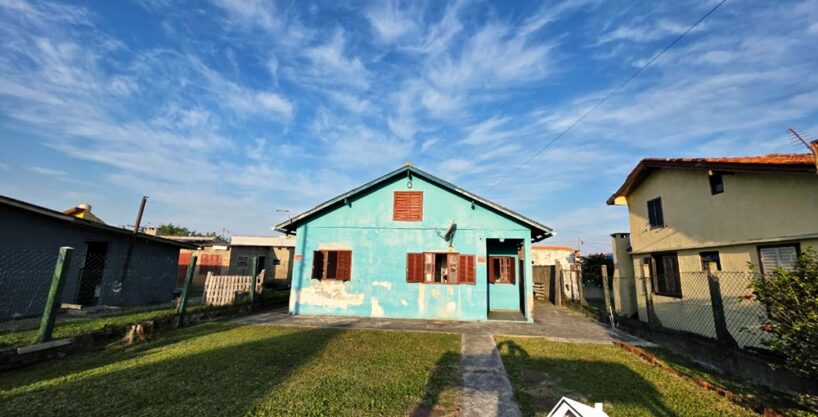Excelente Residência no Bairro Nazaré a Aproximadamente 100m da Praia em Cidreira/RS