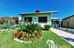 Encantadora Residência com 3 Dormitórios e Anexo Gourmet na Praia de Cidreira