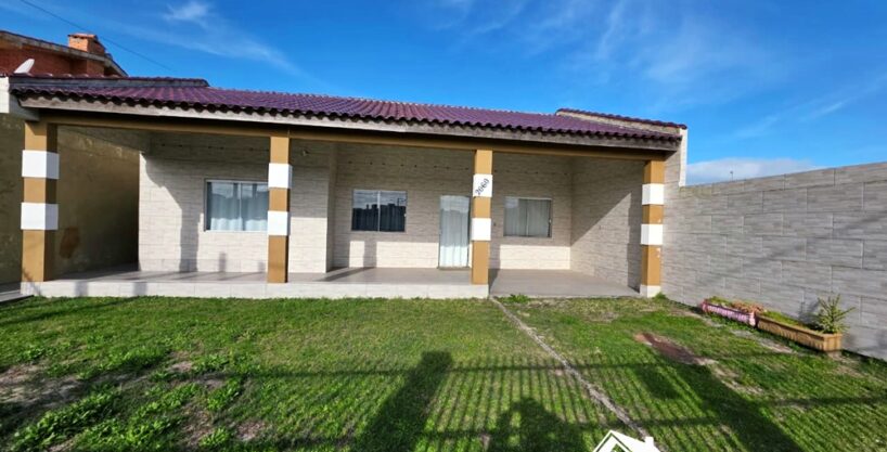 Incrível Residência com 4 Dormitórios e Suíte na Avenida Mostardeiros em Cidreira/RS