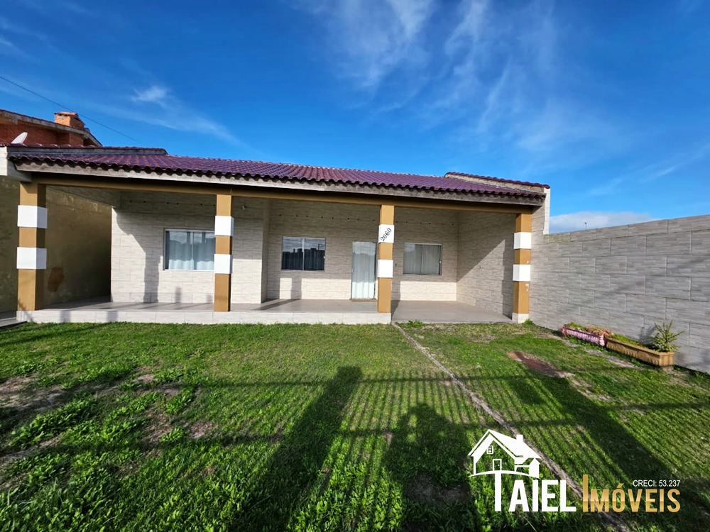 Incrível Residência com 4 Dormitórios e Suíte na Avenida Mostardeiros em Cidreira/RS