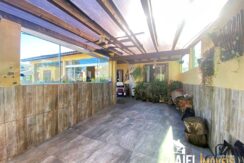 Belíssima Residência com Piscina a Aproximadamente 300m da Praia em Cidreira/RS