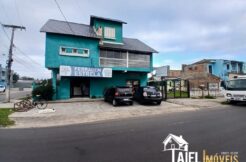 Incrível Residência com Ponto Comercial na Avenida Mostardeiros em Cidreira/RS