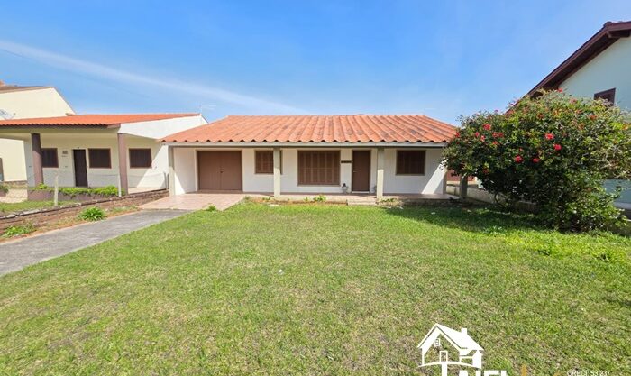Incrível Residência com 4 Dormitórios na Avenida Mostardeiros em Cidreira/RS
