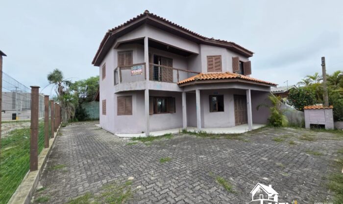 Lindo Sobrado Praticamente ao lado do Supermercado Asun na Praia de Cidreira/RS