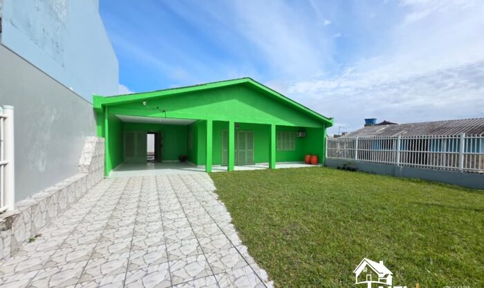 Encantadora Residência a menos de 50m do Mar no Centro da Praia de Cidreira/RS