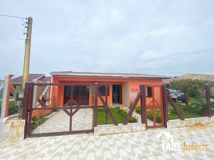 Incrível Residência com 3 Dormitórios e Anexo no Bairro Centro da Praia de Cidreira/RS